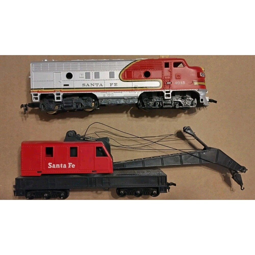 Lot Of 2 Tyco Santa Fe Hong Kong HO Train Items Engine Crane Vintage Toy Track
